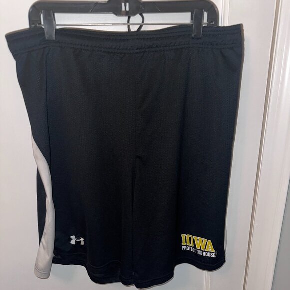 Men's Under Armour - Hawkeyes Shorts - Size XL (Marked L) - Aged / Loose Elastic - Picture 1 of 7